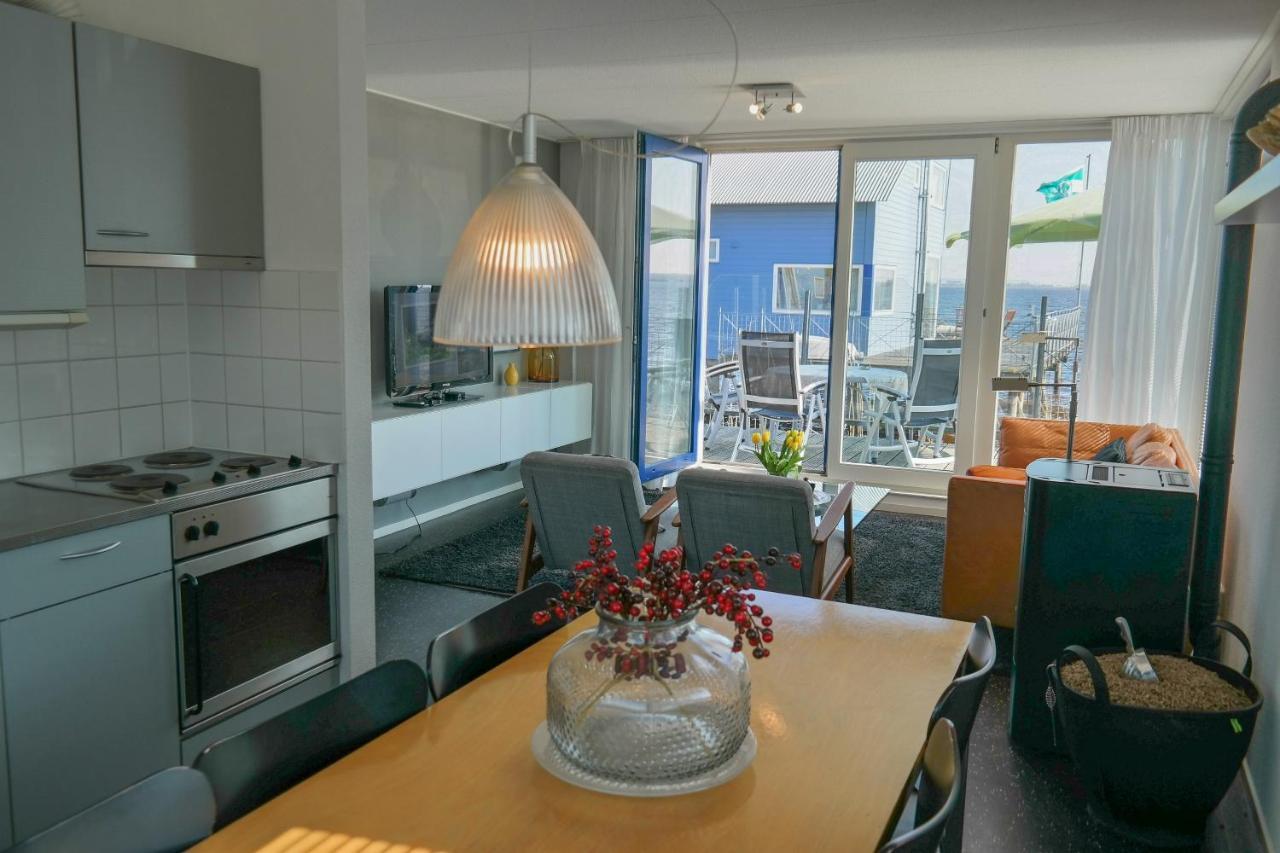 6 Pers. Waterfront Home Seeblick, Equipped Stilt House On The Water Anjum Eksteriør bilde